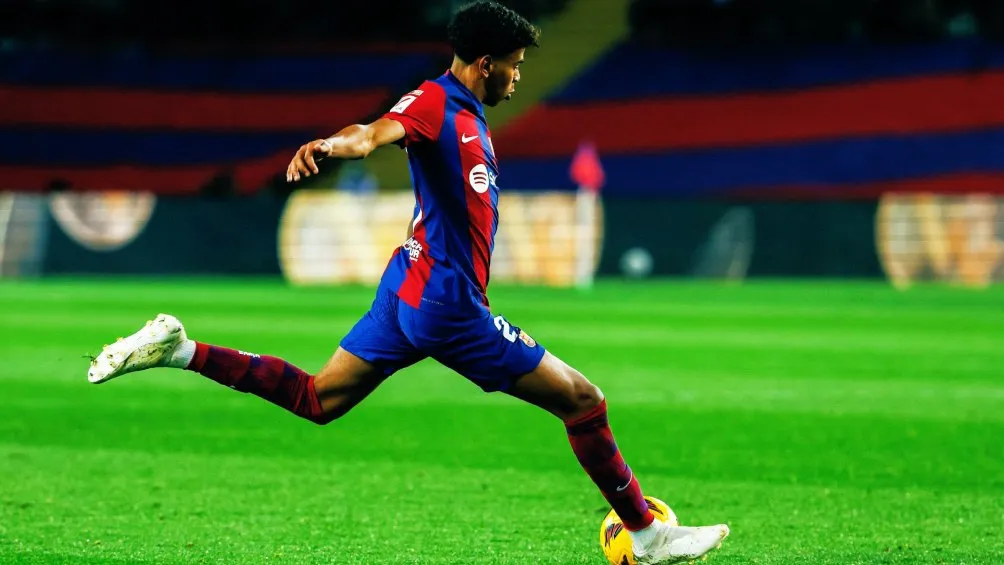 @Lamine27Yamal Yamal es titular en Barcelona con 16 años