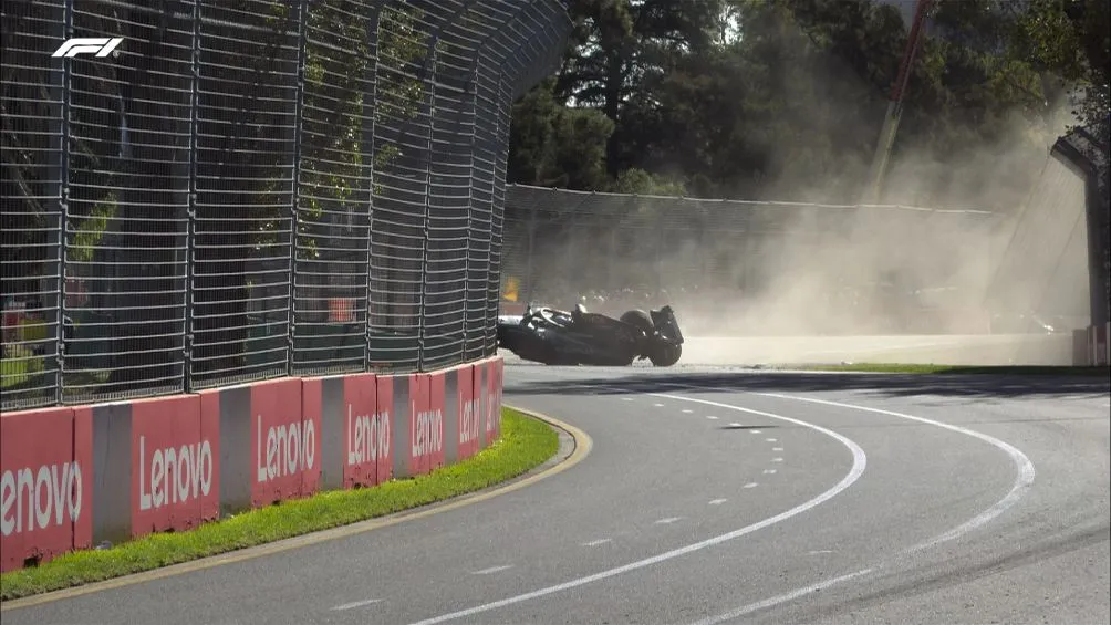 X: @F1 Russell casi volcó por completo su auto