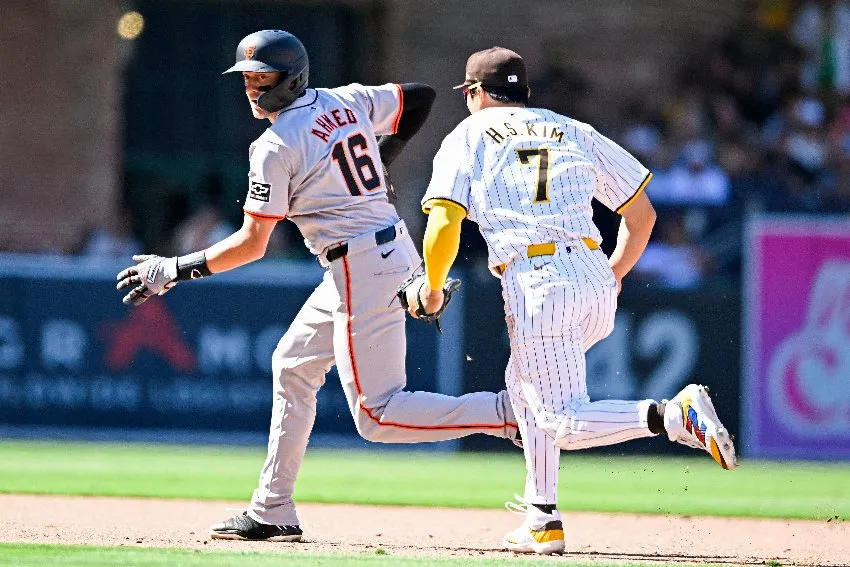 AP Doble de Cronenworth lleva a Padres a victoria 6-5 sobre Gigantes de Melvin