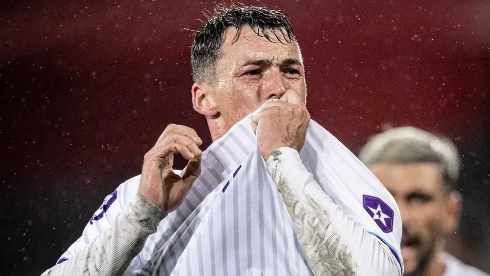 X: @Uruguay Federico Viñas marcó su primer gol con Uruguay