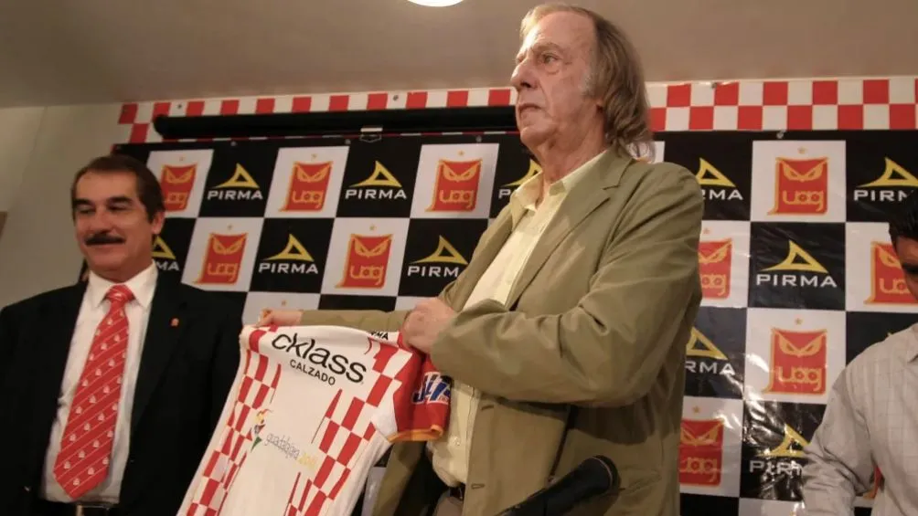 AP Menotti dirigiendo en México