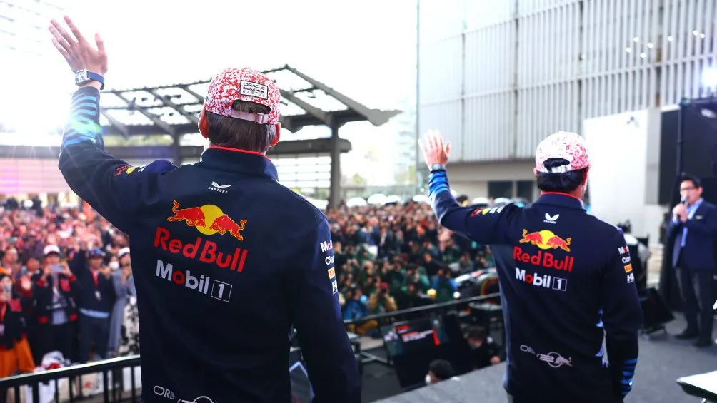 RED BULL Verstappen y Checo Pérez en Suzuka