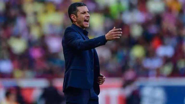 MEXSPORT Lozano dirigiendo al Tricolor