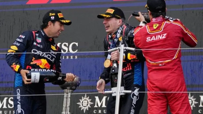 AP Pérez celebra su podio en Suzuka