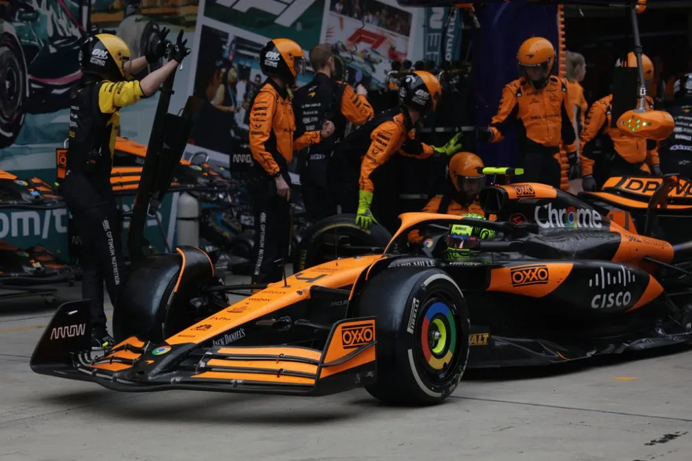 AP Lando Norris hizo una buena carrera para mantenerse a distancia de Checo