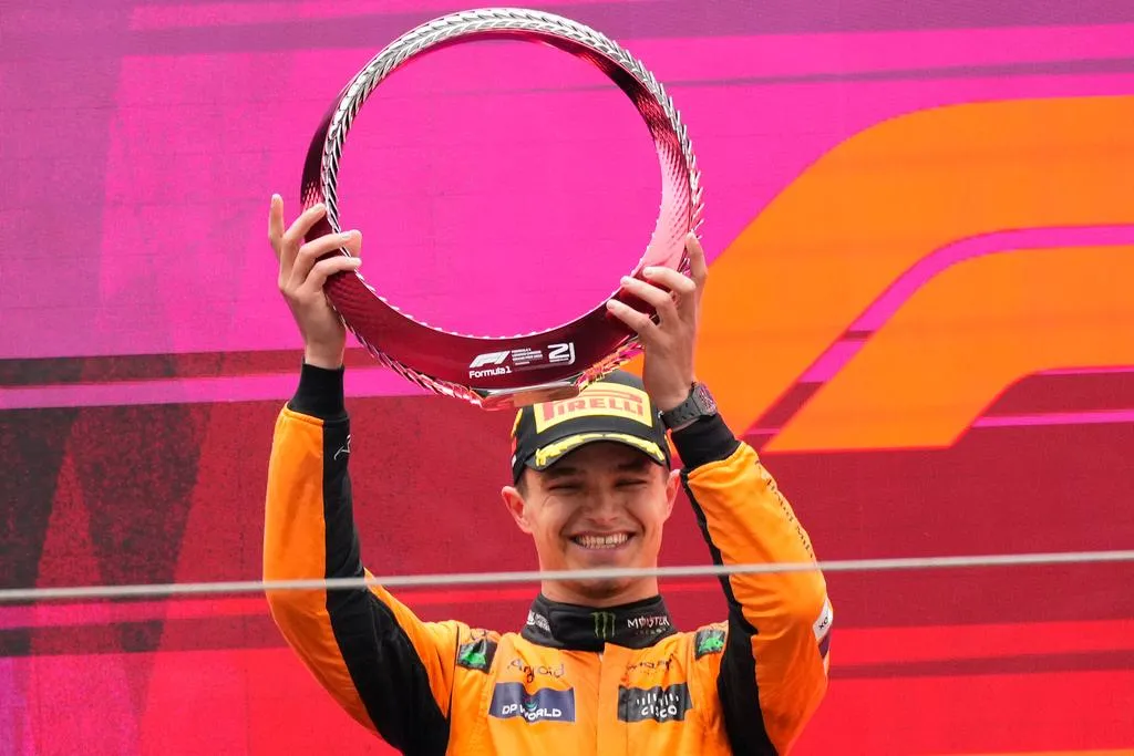 AP Lando Norris en la premiación