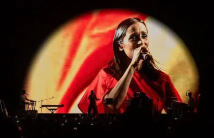 CAPTURA DE PANTALLA Cantaron la canción de Julieta Venegas