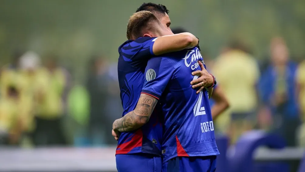 IMAGO7 Rotondi es consolado tras el pitazo final