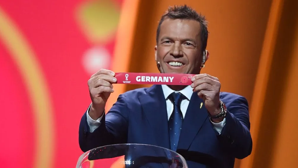 X: @FIFAWorldCup Lothar Matthäus durante sorteo