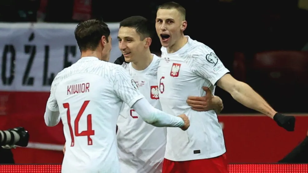 X: @amontes_98 Polonia va sin Lewandowski