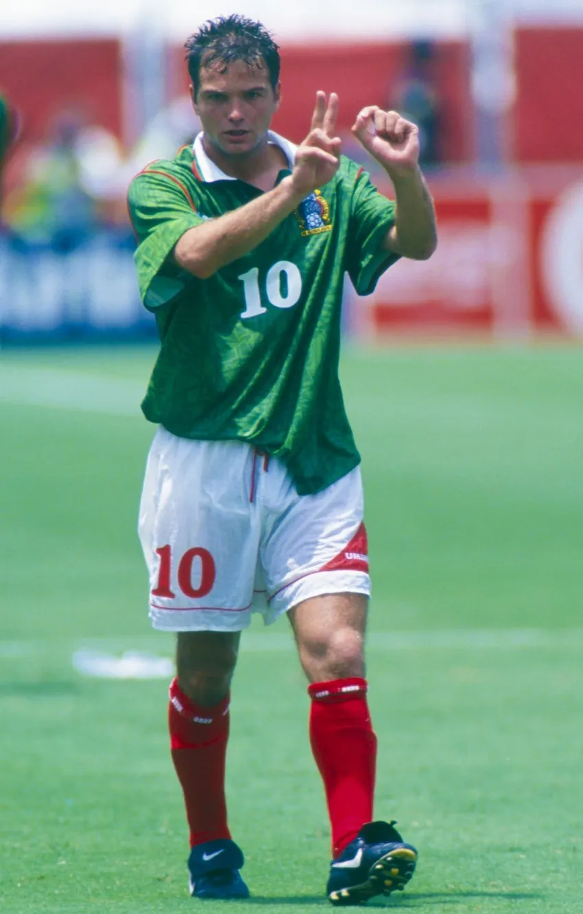 MEXSPORT Luis García le anotó gol a Paraguay en la Copa América de 1995