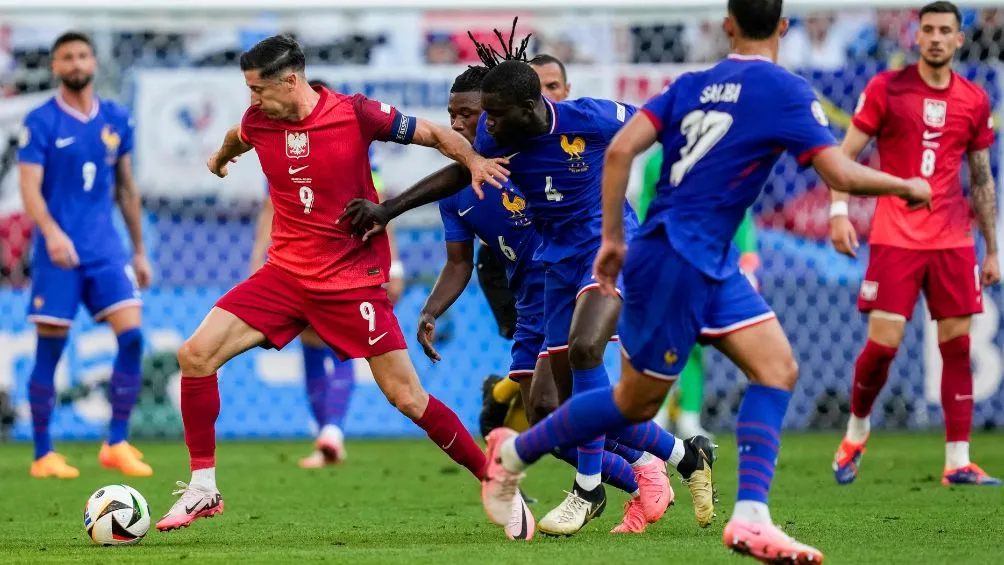 AP Lewandowski en el partido ante Francia