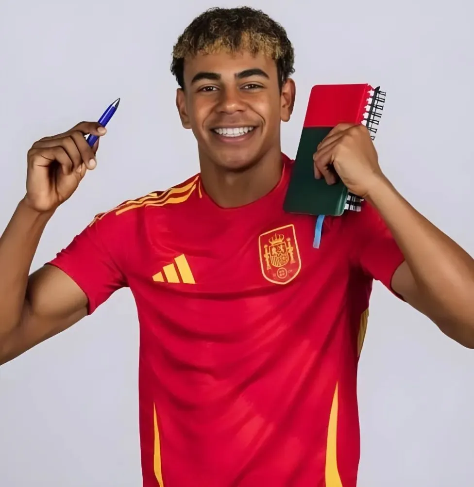 X: @EspanaXtra Yamal se graduó a media Eurocopa