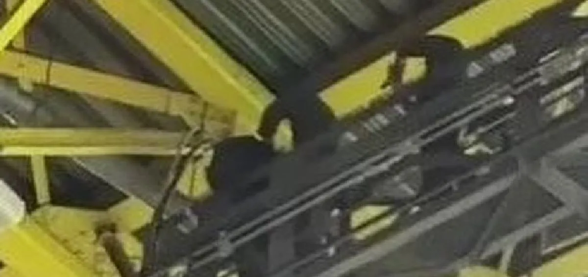 X:@MasyMasFutbol_ El sujeto fue bajado por las autoridades