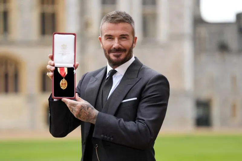 David Beckham fue condecorado con el título de Sir | AP