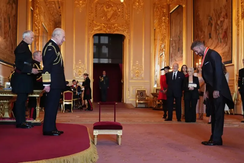 David Beckham fue condecorado con el título de Sir | AP