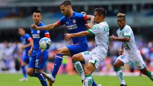 Edgar Mendez y JosÃ© RodrÃ­guez durante un partido