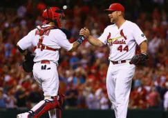 Trevor Rosenthal y Yadier Molina se felicitan tras una victoria