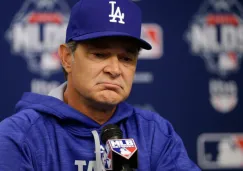 Mattingly en una conferencia con los Dodgers