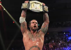 Punk festeja con el título de WWE