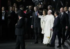 Papa Francisco es recibido por el Presidente de México