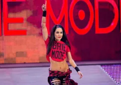 Brie Bella hace su entrada al ring