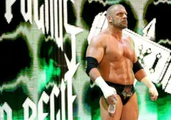 Triple H haciendo su entrada al ring