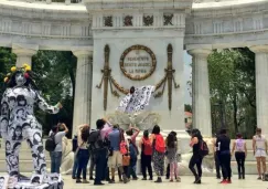 Hombres y mujeres marchan contra la violencia hacia las féminas