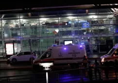 Ambulancias afuera del aeropuerto de Estambul