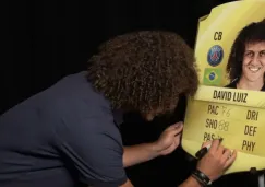 David Luiz calificándose en su fotografía de FIFA2017