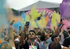 Participante se toma una selfie durante el evento