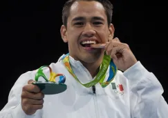 Misael Rodríguez muerde su medalla de bronce en Río