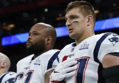 Rob Gronkowski durante el himno nacional en el Super Bowl LIII