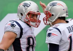 Rob Gronkowski y Tom Brady festejan un touchdown