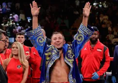 Gennady Golovkin celebra su victoria ante Steve Rolls