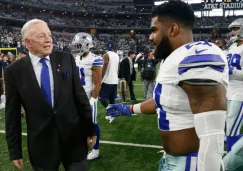 Jerry Jones y Ezekiel Elliott tras un juego de Dallas