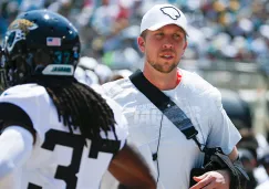 Nick Foles, lesionado del hombro en su primer partido con Jaguars