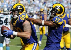 Jugadores de Rams celebran durante el partido ante Carolina