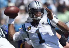 Cam Newton se prepara para lanzar el ovoide 