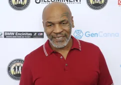 Mike Tyson posando para una fotografía