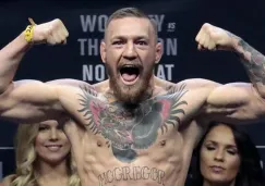 Conor McGregor durante un pesaje previo a una pelea 