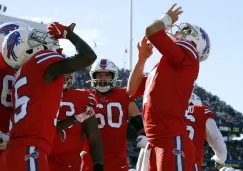 Jugadores de los Bills celebran una anotación