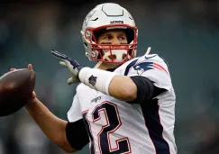 Brady prepara un pase con los Patriots