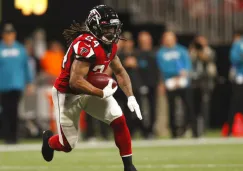 Devonta Freeman se escapa con el ovoide 