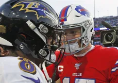 Josh Allen y Lamar Jackson tras un partido