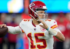 Patrick Mahomes durante partido de la NFL ante Chargers