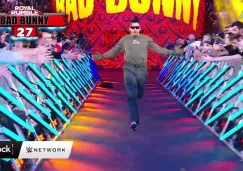 Bad Bunny en su entrada al Royal Rumble