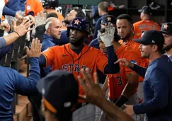 Altuve y Javier conducen a Astros a victoria para acercarse a Rangers en Serie de Campeonato