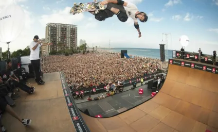 Tony Hawk dona su primera patineta al Museo Smithsoniano