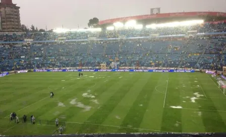 Cruz Azul-América inicia con retraso por lluvia